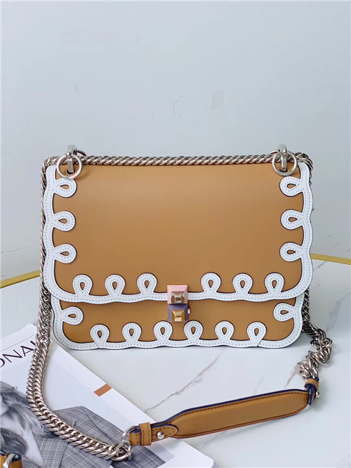 fendi kan i bag
