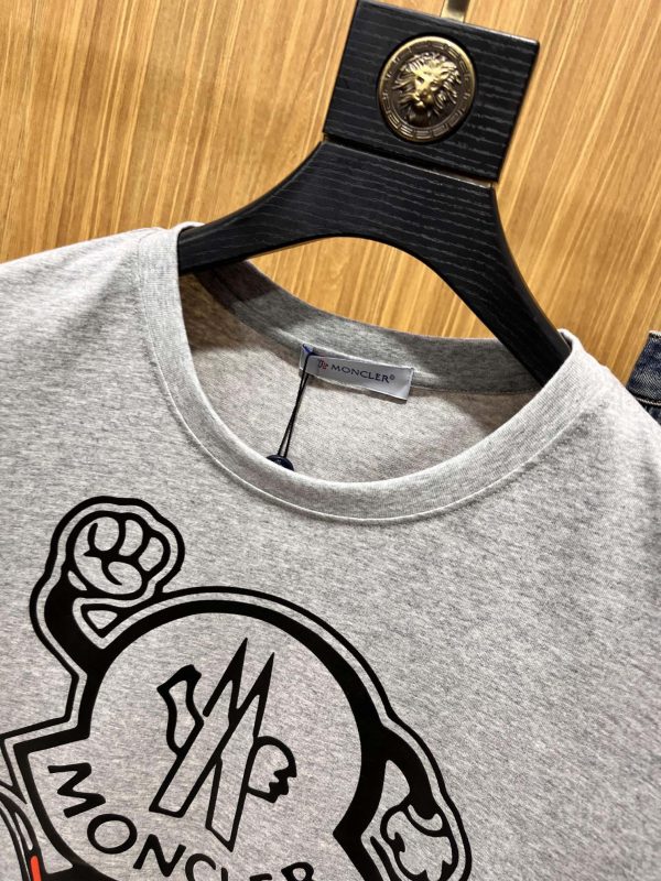 Moncler Mengkou 2022 spring and summer new original single men's round neck short-sleeved T-shirt is sold at the counter simultaneously, high-end customization, simple fashion and versatile - Image 8