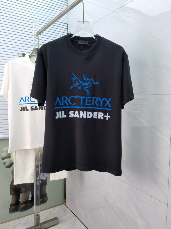 ARCTERYX 2023 Spring/Summer New Rabbit ?Year Joint Limited Edition Men and Women Same Style Couples ?Short-sleeved T-shirtARCTERYX 2023 Spring/Summer New Rabbit ?Year Joint Limited Edition Men and Women Same Style Couples ?Short-sleeved T-shirt