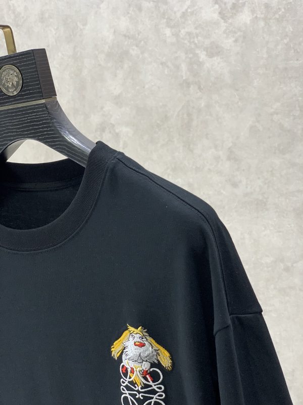 Loewe 2023SS letter logo loose version short-sleeved T-shirt, simple and elegant has always been the main brand of the brand. It is fashionable and versatile, and it is actually the first choice for men. - Image 5
