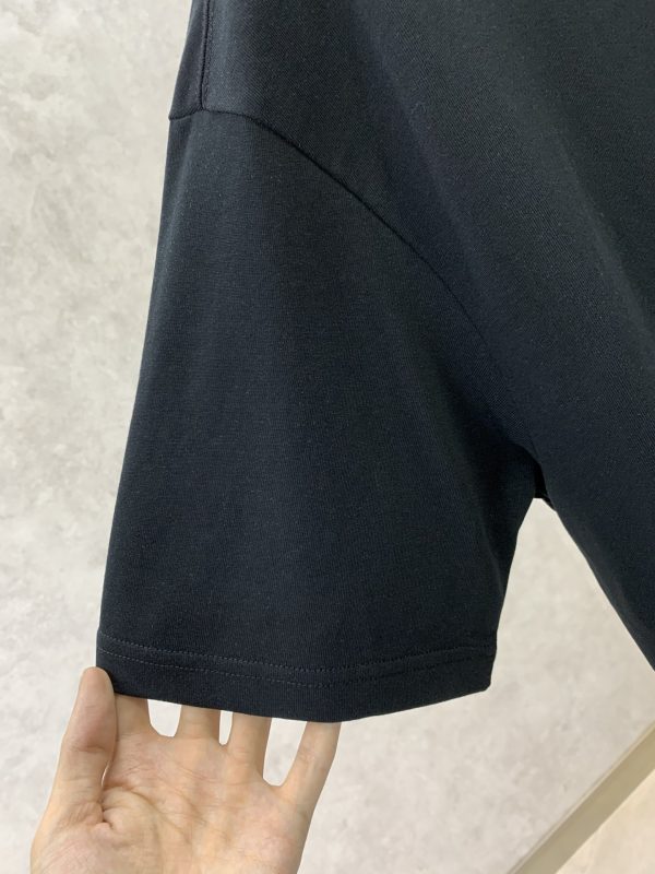 Loewe 2023SS letter logo loose version short-sleeved T-shirt, simple and elegant has always been the main brand of the brand. It is fashionable and versatile, and it is actually the first choice for men. - Image 7