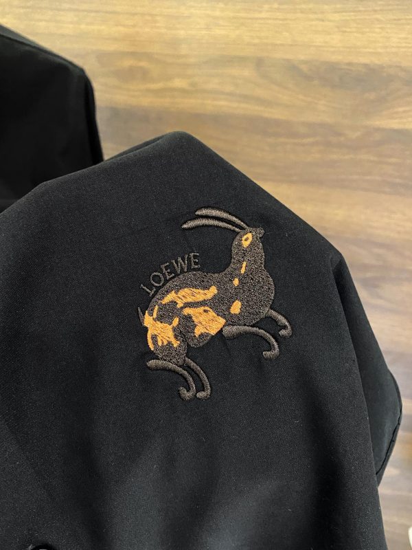 LOEWE 2023 early spring new product counter casual long-sleeved shirt! Perfectly embroidered logo text - Image 9