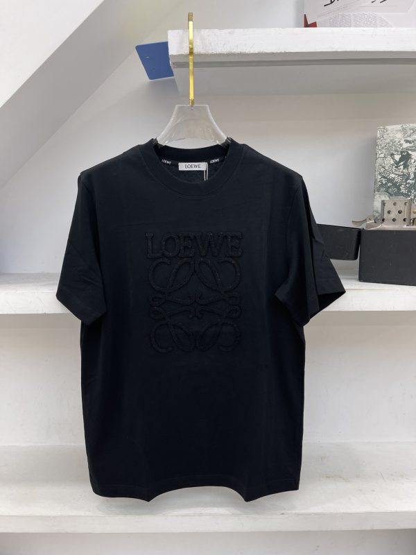 LOEWE Spring/Summer❗️Long-staple cotton slightly wide version ?Handsome new product, as always, best-selling short-sleeved short sleeves ?Top quality - Image 3