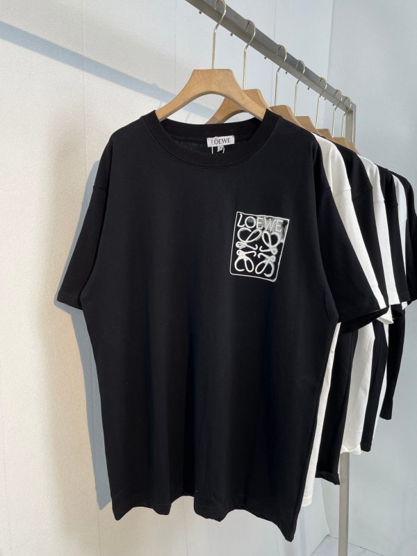 LOEWE  Exclusive custom weaving and dyeing pure cotton material has a superb texture and high-quality embroidery on the front chest - Image 4