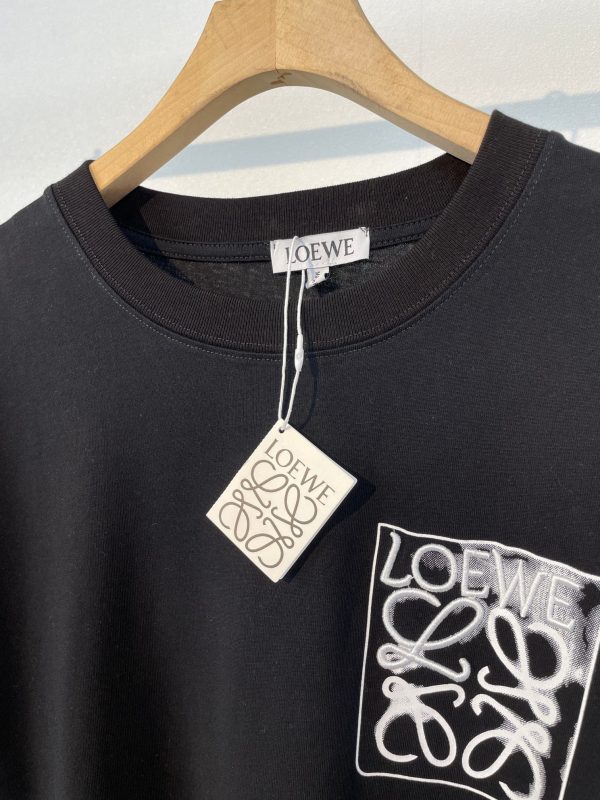 LOEWE  Exclusive custom weaving and dyeing pure cotton material has a superb texture and high-quality embroidery on the front chest - Image 6