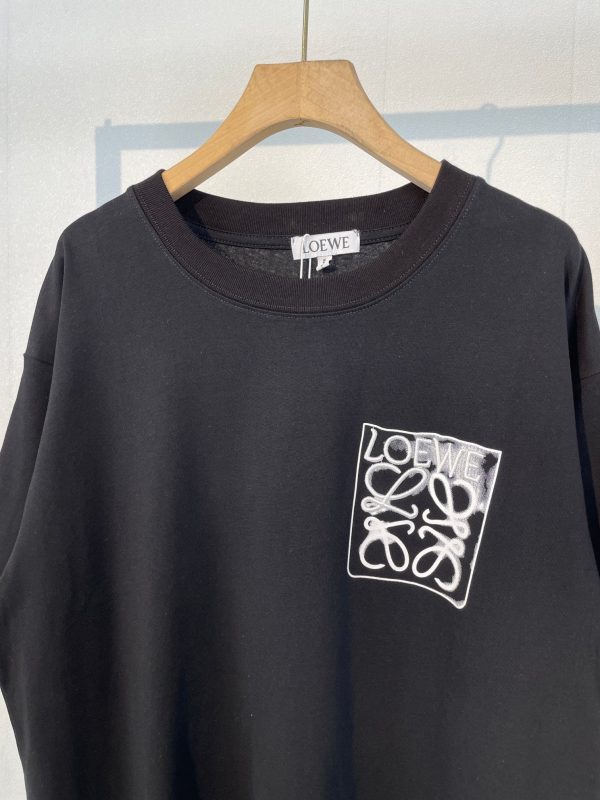 LOEWE  Exclusive custom weaving and dyeing pure cotton material has a superb texture and high-quality embroidery on the front chest - Image 7