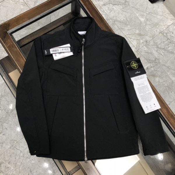 Stone Island Stone Island, the counter is available simultaneously, the original order is ruthless, fashionable and casual hooded jacket, imported original technology fabric