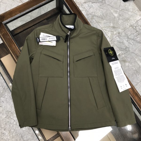 Stone Island Stone Island, the counter is available simultaneously, the original order is ruthless, fashionable and casual hooded jacket, imported original technology fabric