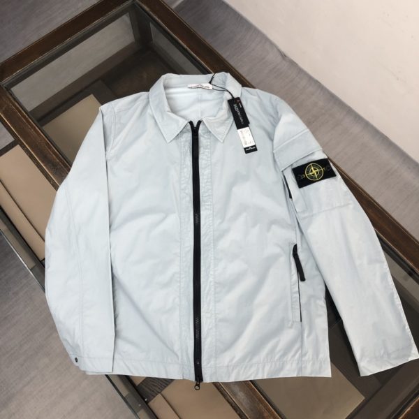 STONE ISLAND Stone Island official website of the same style, a light jacket, the lining of the fabric has been specially treated! Excellent upper body effect