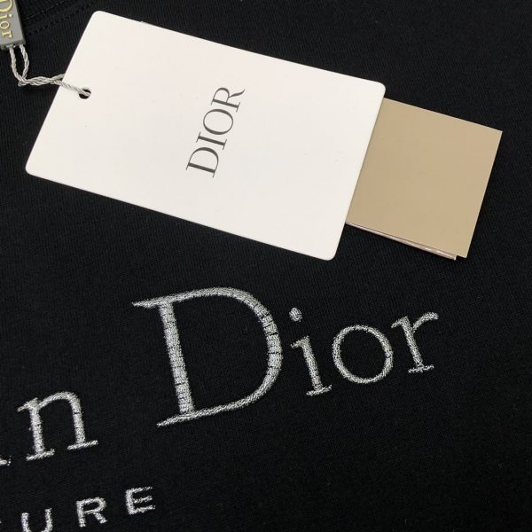 Dior 2023SS Short-sleeved T-shirt with metallic letter logo embroidery on the chest, the body is made of cotton knitted fabric, soft and comfortable to the touch - Image 5