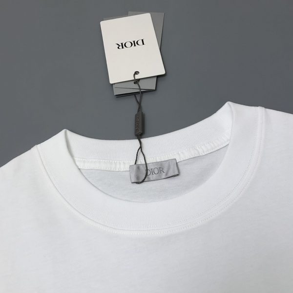 Dior 2023SS Short-sleeved T-shirt with metallic letter logo embroidery on the chest, the body is made of cotton knitted fabric, soft and comfortable to the touch - Image 11