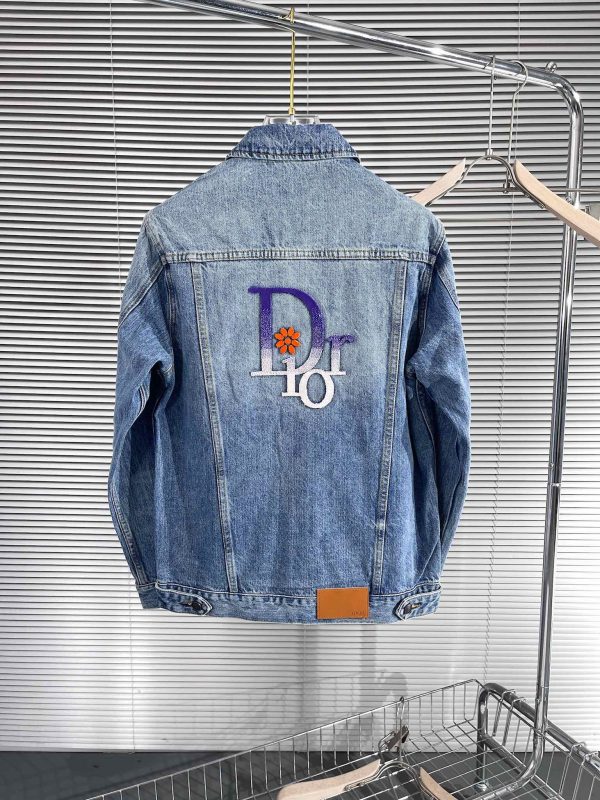 Dior2023SS latest heavy industry denim jacket The upper body reveals the complexion and is suitable for daily use! The high-quality fabrics are integrated with the tailoring design of the body. After the designer's simple embellishment and sublimation design techniques, the iconic trend style captures the hearts of fashionistas. - Image 8