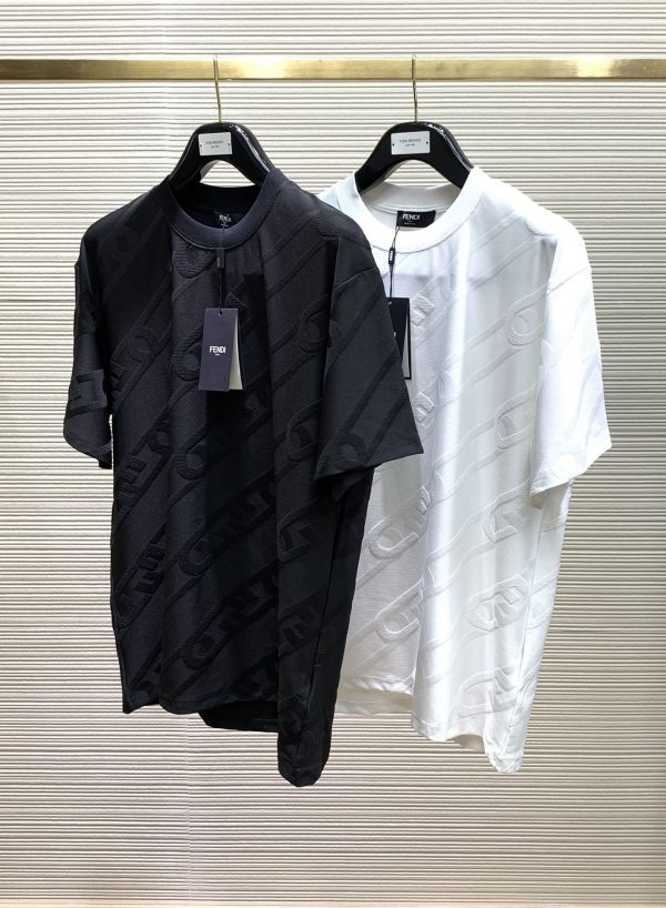 A set of FENDI, the latest summer product of 2023, is available at counters at the same time, the original order is ruthless, casual and fashionable round neck short-sleeved suit - Image 3