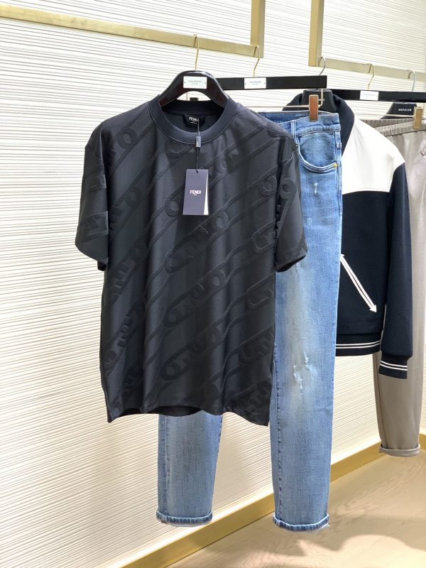 A set of FENDI, the latest summer product of 2023, is available at counters at the same time, the original order is ruthless, casual and fashionable round neck short-sleeved suit - Image 4