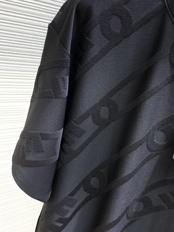 A set of FENDI, the latest summer product of 2023, is available at counters at the same time, the original order is ruthless, casual and fashionable round neck short-sleeved suit - Image 7