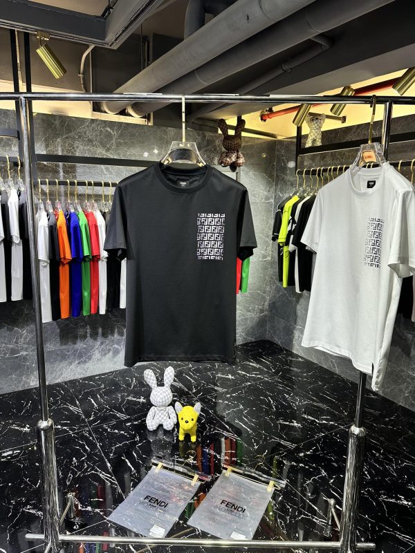 Fendi23ss counter with the same round neck short-sleeved T-shirt custom fabric The fabric is made of original elastic suede skin-friendly fabric