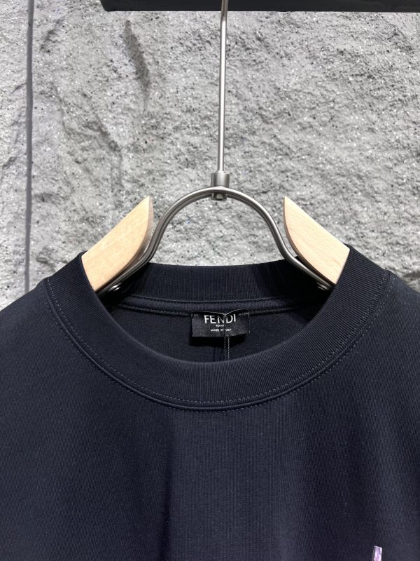 FENDI23's latest printed T-shirt is super recognizable! Creativity ✓The relentless pursuit of rejuvenating the design connotation of shoe design The hem comes with a small monster to identify ?logo small buckle Three standard complete, versatile single product - Image 18