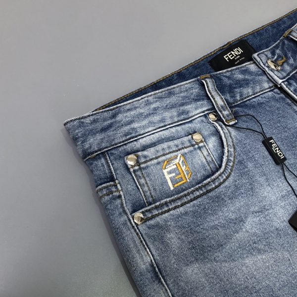 Fendi 2023 early spring new product classic ripped five-pocket jeans, a style that can be easily controlled by business and leisure! The pocket is the highlight of the design, and the embellishment design of the logo embroidery on the back pocket - Image 8