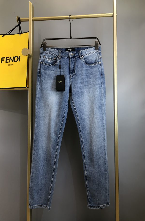 Fendi 2023SS early spring new product series, universal matching magic weapon, jeans that can be controlled for commuting, business or leisure travel, simple and extreme tailoring is the design concept of the brand