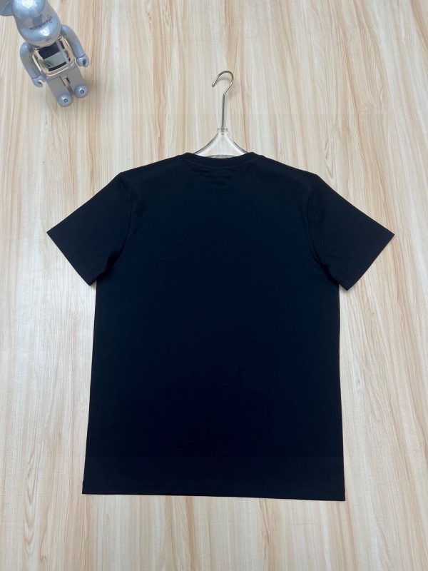 Big picture embroidered paper clip contrast double F round neck short-sleeved T-shirt, same style as ZG, with embroidery details and oversized 3D effect on the front in mixed tones Fendi - Image 14