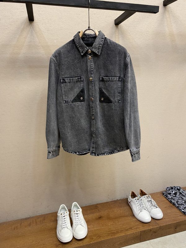 Fendi, 23SS new FD triangle leather stitching pocket denim jacket, men's and women's high street retro super soft washed denim jacket. Matheson's top order series, top luxury series