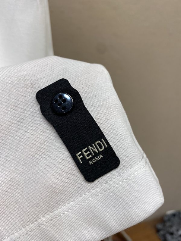 Fendi, 23/SS men's new classic logo logo short-sleeved T-shirt, the same style as ZG, can be called a versatile item - Image 13
