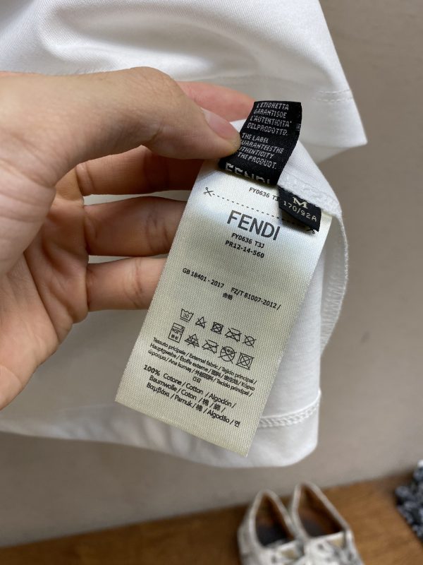 Fendi, 23/SS men's new classic logo logo short-sleeved T-shirt, the same style as ZG, can be called a versatile item - Image 11