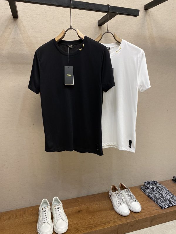 Fendi, 23/SS men's new classic logo logo short-sleeved T-shirt, the same style as ZG, can be called a versatile item
