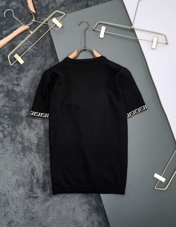 Fendi, 22s spring and summer new knitted Logo short-sleeved T-shirt! Unisex, this T-shirt combines a classic silhouette with refined knit details - Image 2