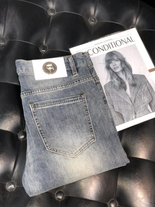 Fendi, exclusive background! high quality! Non-market currency! 2023 spring and summer new hot style jeans, imported custom fabrics, classic fit, classic jeans color, fabric with good elasticity and no deformation - Image 9