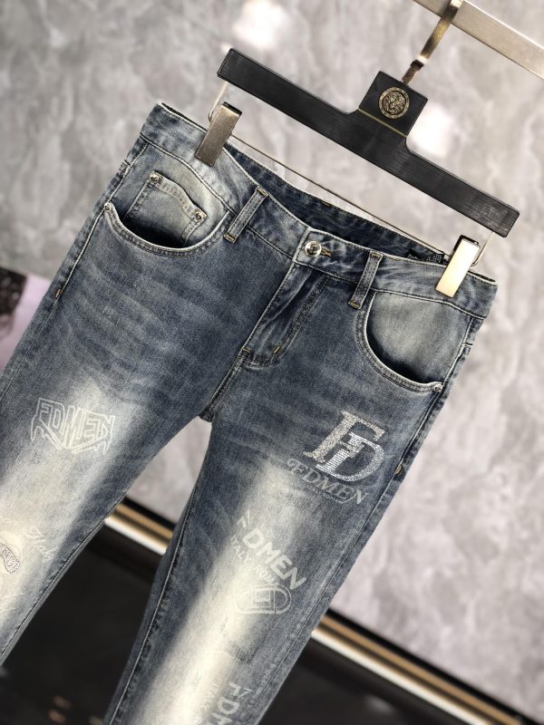 Fendi, exclusive background! high quality! Non-market currency! 2023 spring and summer new hot style jeans, imported custom fabrics, classic fit, classic jeans color, fabric with good elasticity and no deformation - Image 6