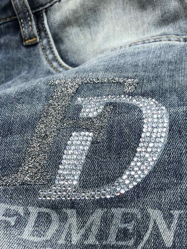 Fendi, exclusive background! high quality! Non-market currency! 2023 spring and summer new hot style jeans, imported custom fabrics, classic fit, classic jeans color, fabric with good elasticity and no deformation - Image 5