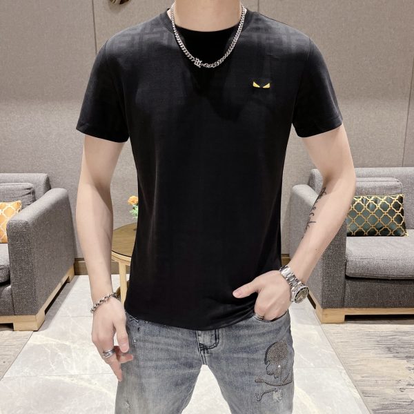 FENDI's latest spring/summer 2023 product is available at counters at the same time. The original order is ruthless, fashionable and casual with round neck and short sleeves. Imported original high-count mercerized cotton fabric, the only one