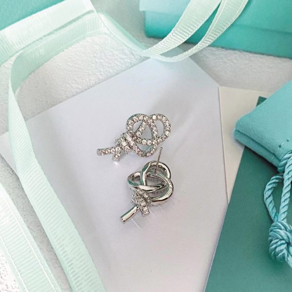 Tiffany's popular knot key stud earrings - Image 3