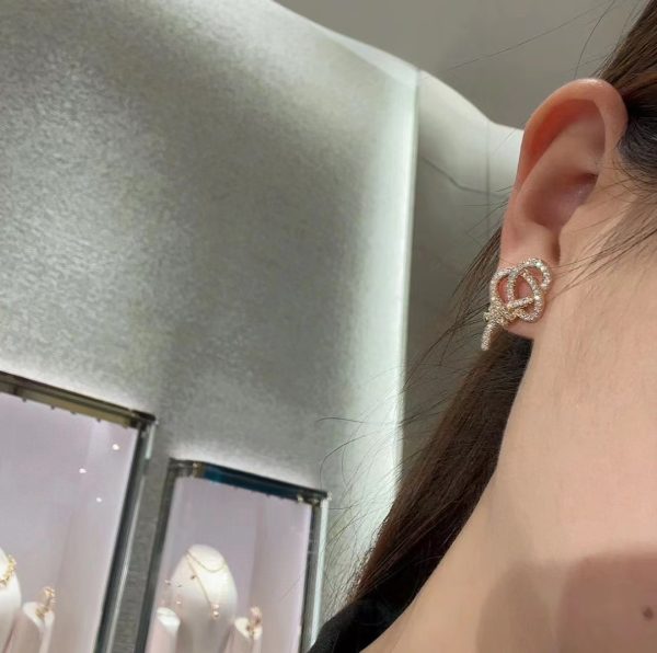 Tiffany's popular knot key stud earrings - Image 4
