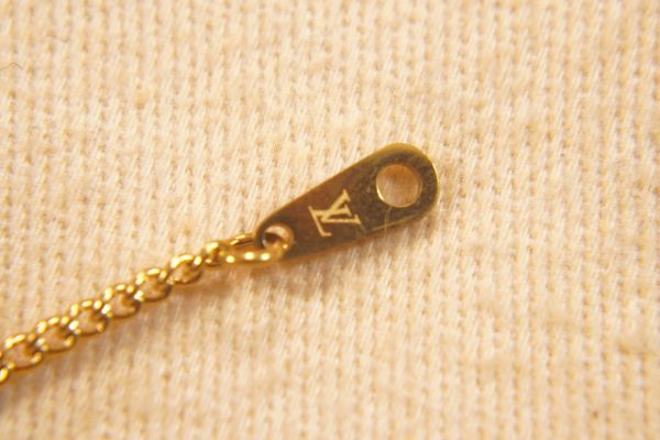 The Trunk Locket necklace is a testament to Louis Vuitton's passion for exquisite suitcases - Image 9