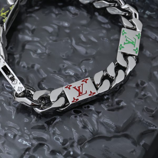 The Monogram Tied Up bracelet is forged from polished metal into a connecting plaque with LV lettering and Monogram flowers engraved on both sides - Image 6