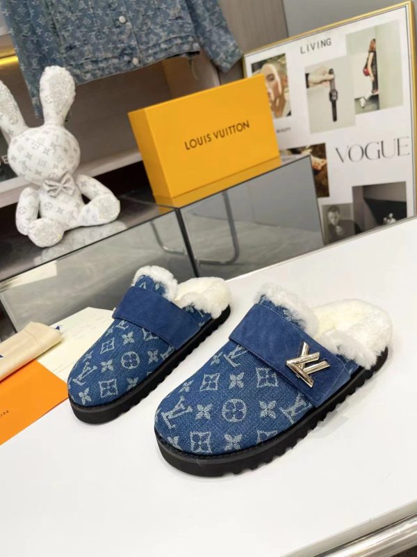 Louis Vuitton flat slippers blue